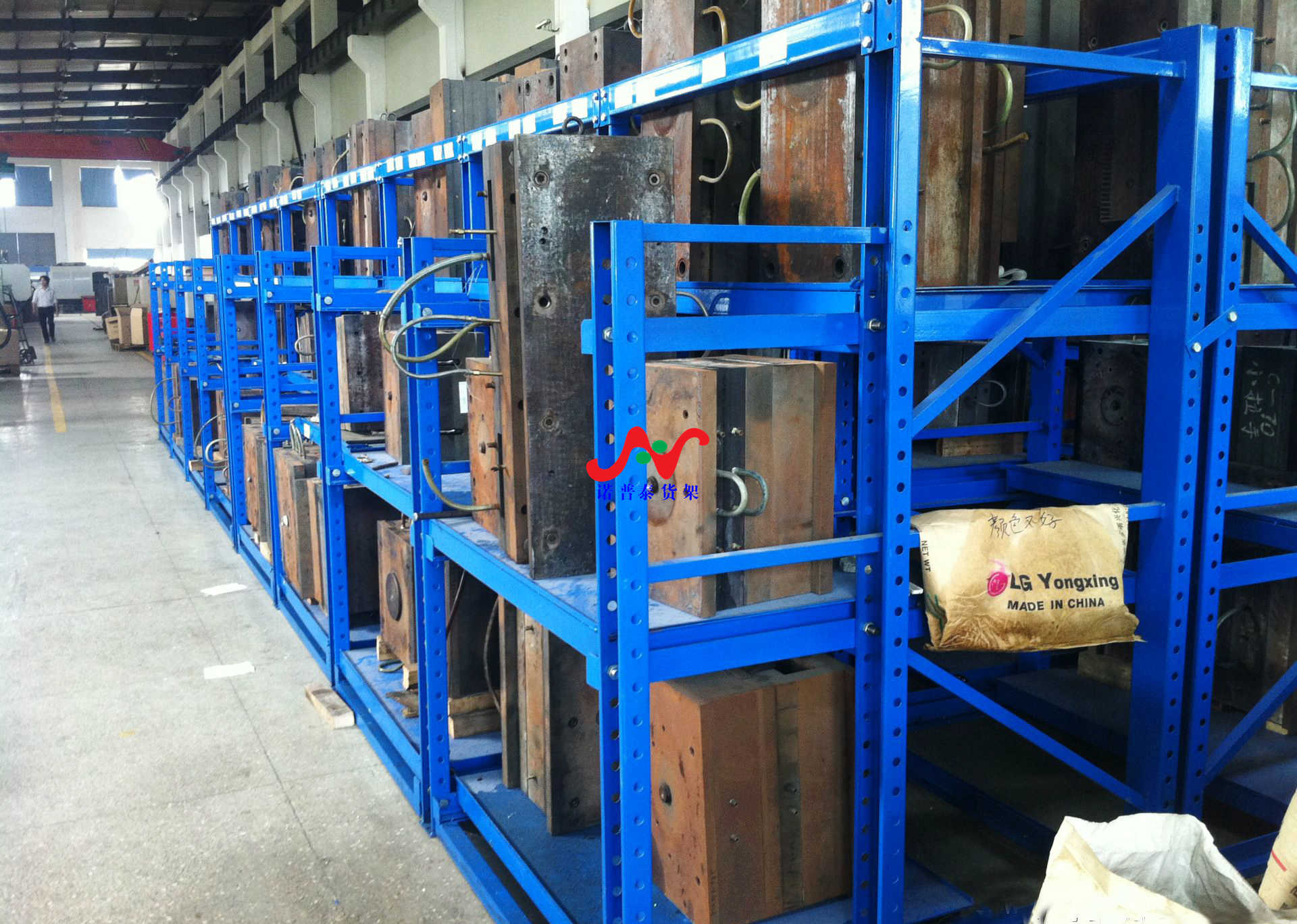 注塑冲压模具怎么存？用抽屉式模具货架承重3吨安全可靠